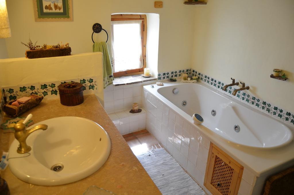 La Casa Del Teix Guest House Eslida Bilik gambar
